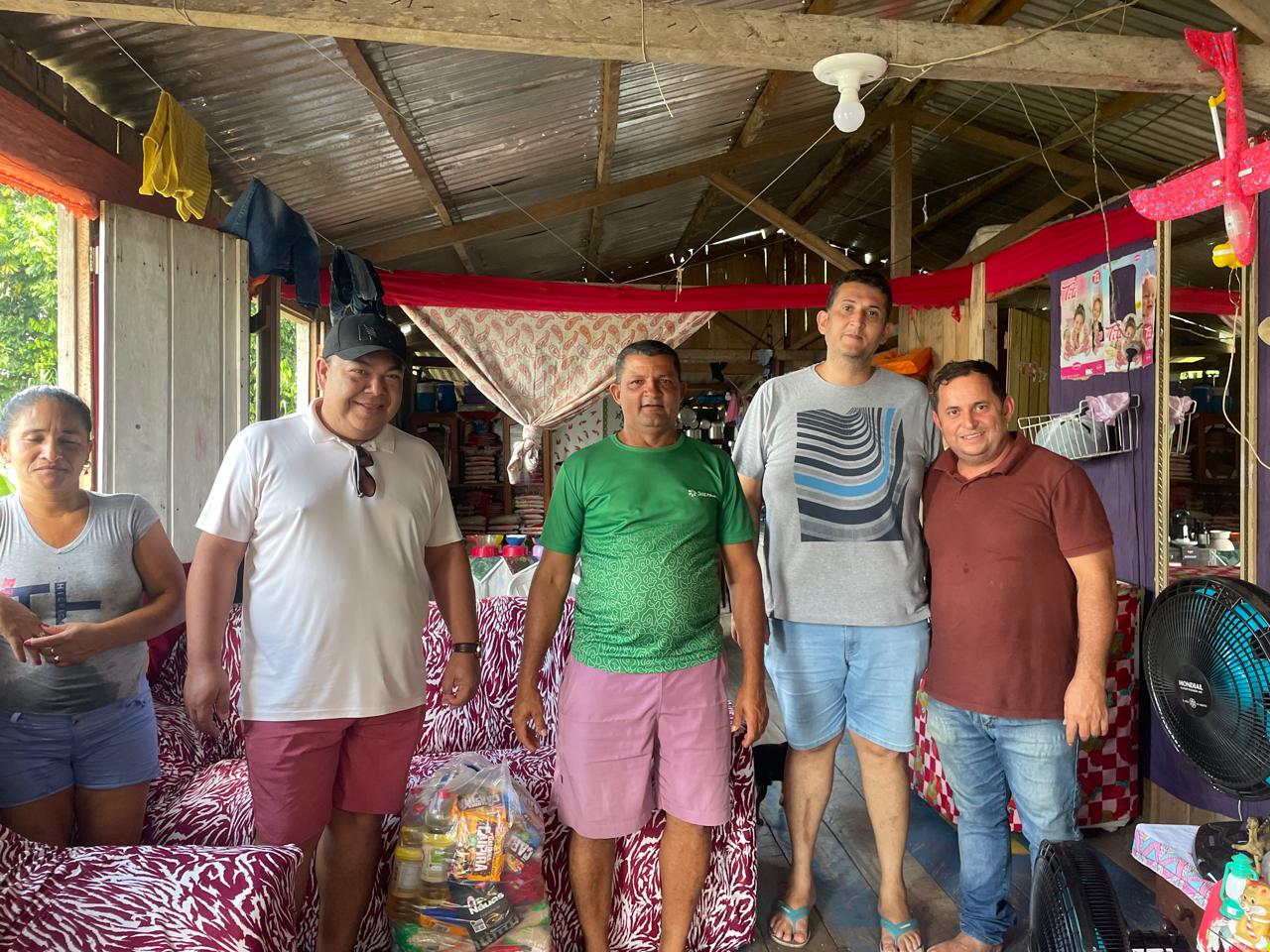 Pesca no Acre entrega sacolões a pescadores do Miritizal, em Cruzeiro do Sul